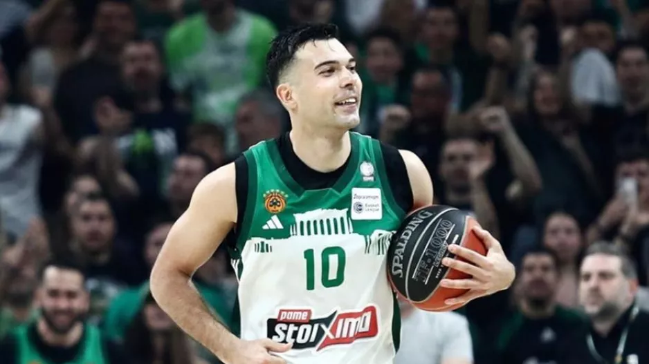 Η οικογενειακή φωτογραφία του Σλούκα μαζί με την Δαρσινού και τα δύο παιδιά τους