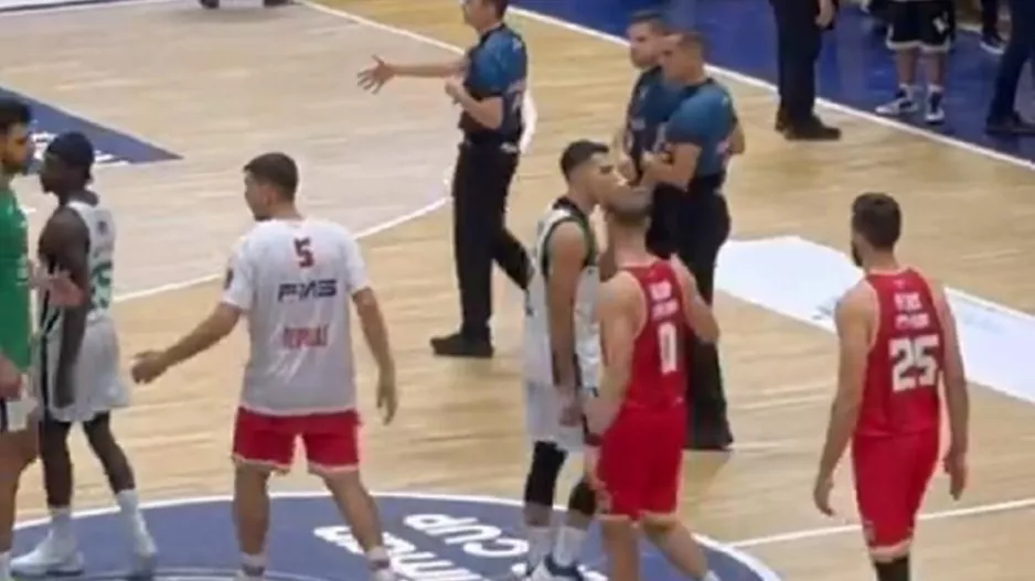 (Βίντεο) Ο Σλούκας δεν έδωσε το χέρι στον Γουόκαπ στο τέλος του Super Cup