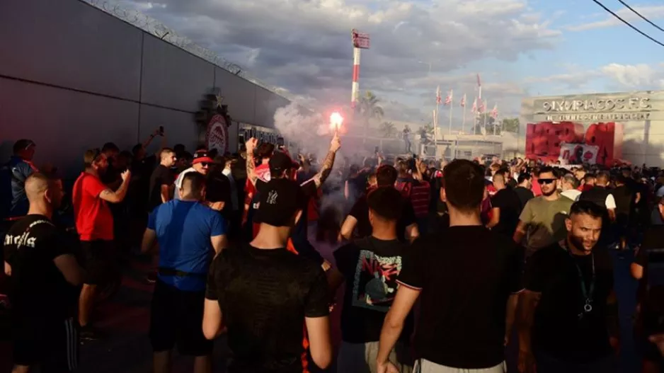 Αποθέωση στον Ρέντη για την αποστολή του Ολυμπιακού πριν το ΟΑΚΑ