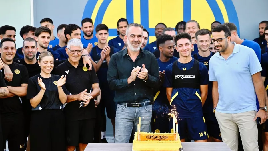 Τούρτα... ΑΕΛ στην προπόνηση για τα 94χρονα! (Φώτος/Βίντεο)
