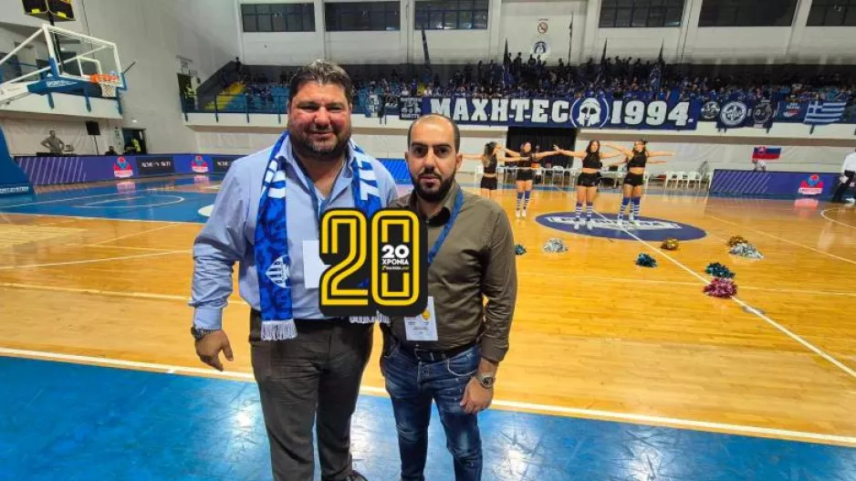 Παίρνει μικρόφωνο ο πρόεδρος 