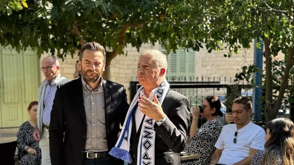 "ΠΑΡΩΝ στις καρδιές μας, ΠΑΡΩΝ στην ιστορία μας"