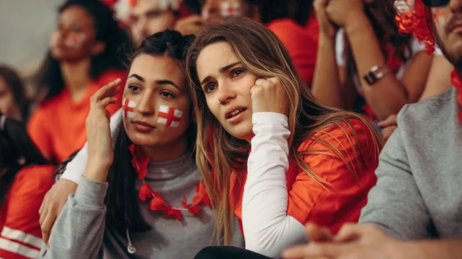 Το αλκοόλ επιστρέφει δοκιμαστικά στις εξέδρες των αγγλικών γηπέδων