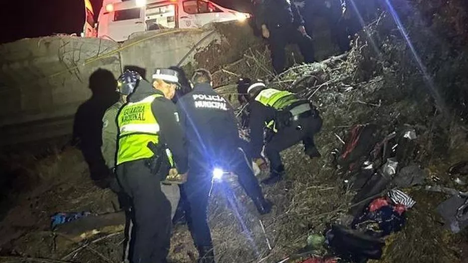  24 νεκροί και 5 τραυματίες από σφοδρή σύγκρουση λεωφορείου με φορτηγό