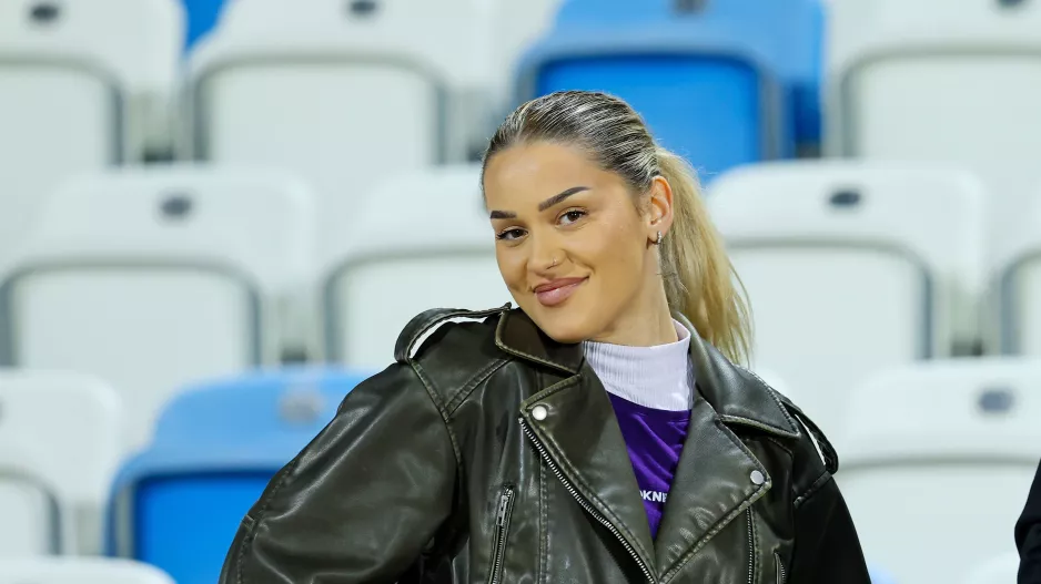 Στις κερκίδες/Πρίστινα