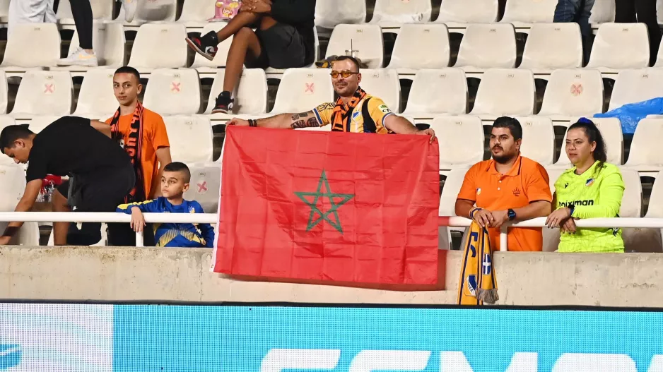 Περιμένουν... από Ελ Αραμπί