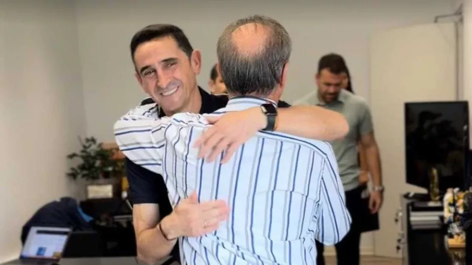 Μια αγκαλιά, χίλιες λέξεις 