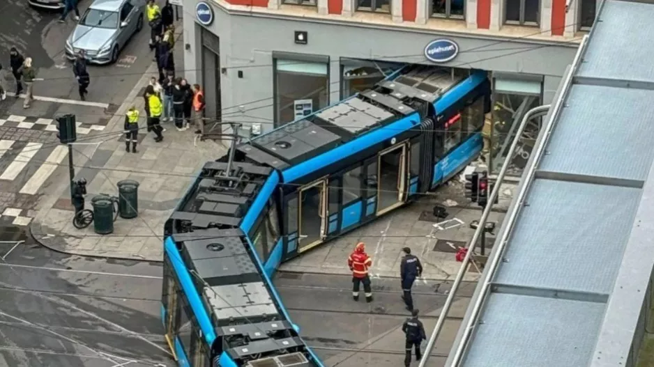 Τραμ έπεσε σε κατάστημα στο Όσλο - Τέσσερις τραυματίες