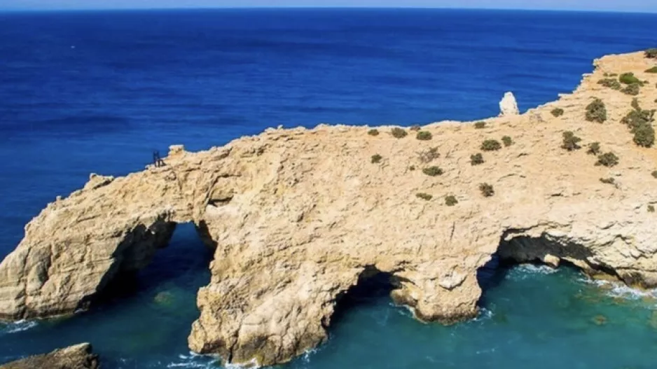 Γιατρός καταγγέλλει ότι η δήμαρχος τον έδιωξε επειδή μίλησε για μόλυνση από πόσιμο νερό