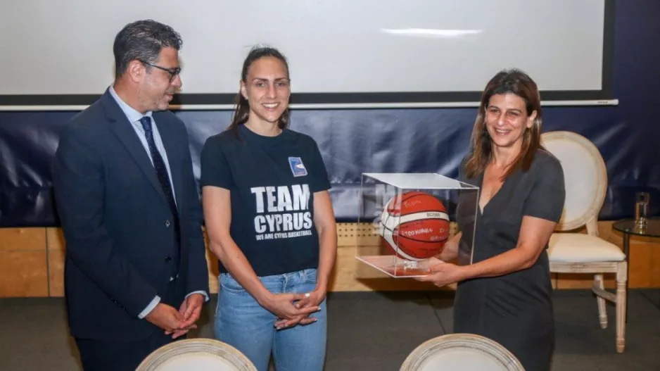 Ιστορική απόφαση: Ίσες παροχές στην κυπριακή καλαθοσφαίριση για άνδρες και γυναίκες διεθνείς