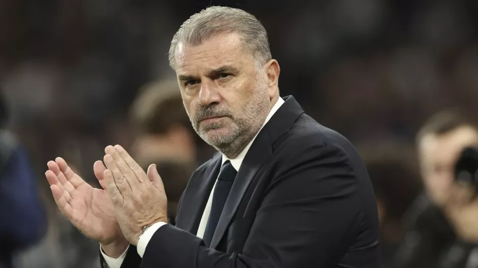 Ποστέκογλου: "Όλοι λένε πως χρειάζομαι ένα τρόπαιο, όμως ο Τεν Χαχ πήρε δύο και δείτε τι έγινε"