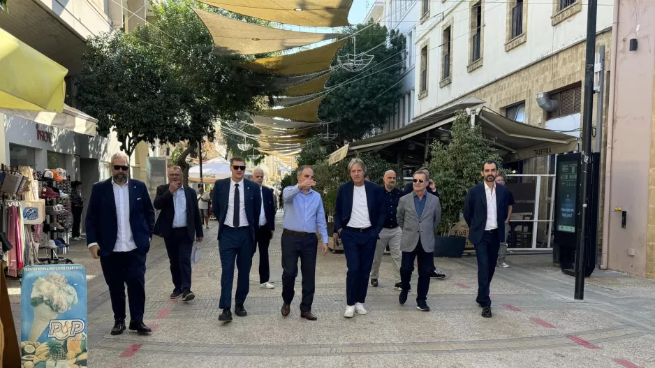 Στην Πράσινη Γραμμή ΑΠΟΕΛ και Φιορεντίνα (Φώτος)