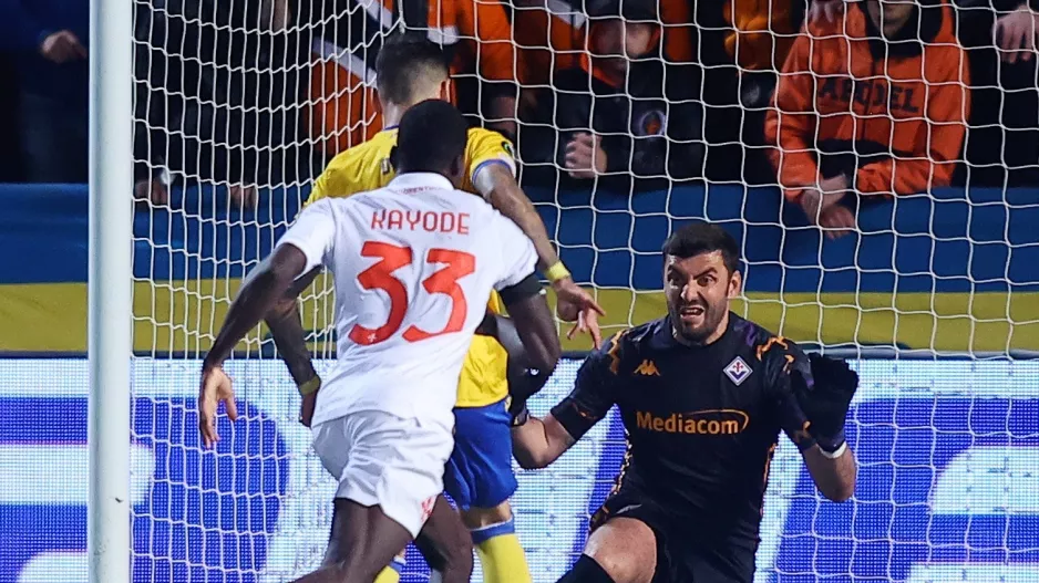 Το... φόρτωσαν στον Kayode (33)!