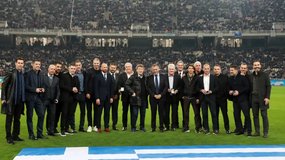 Οι Legends 2004 και ο Ρεχάγκελ βραβεύτηκαν εν μέσω αποθέωσης στο κατάμεστο ΟΑΚΑ