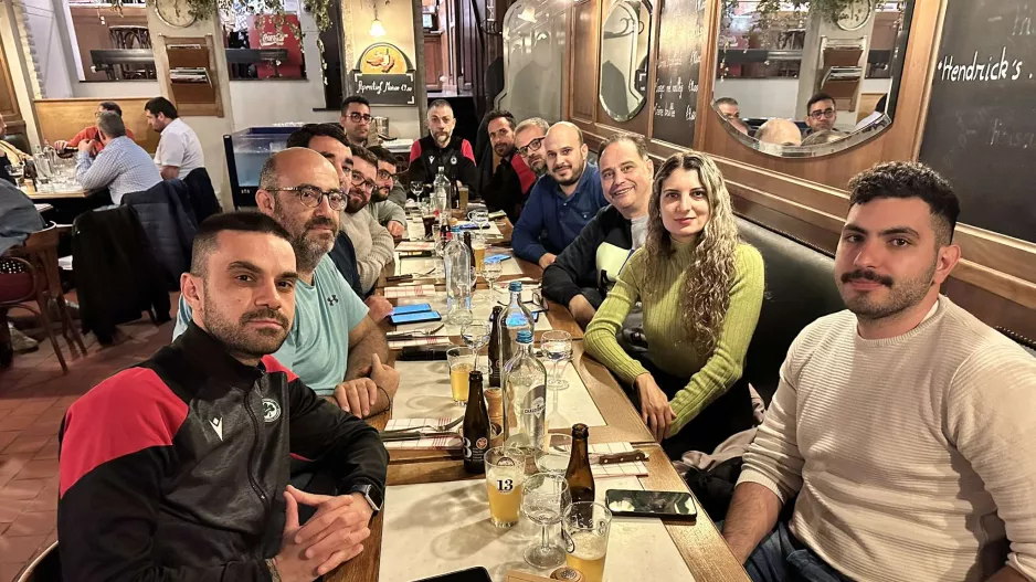 (Φώτος) Δείπνο στους δημοσιογράφους από την Ομόνοια