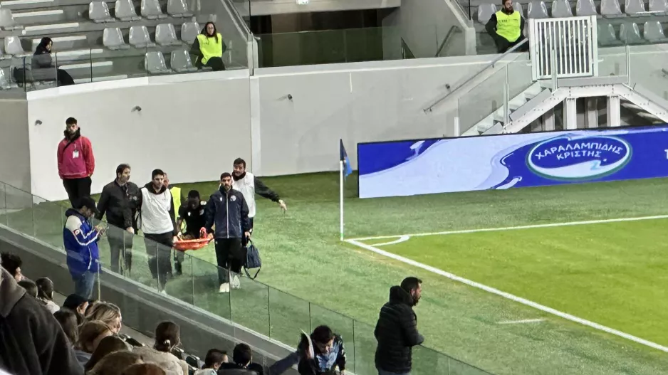 Κι άλλο πρόβλημα - Αποχώρησε με φορείο ο Μπαχάνακ