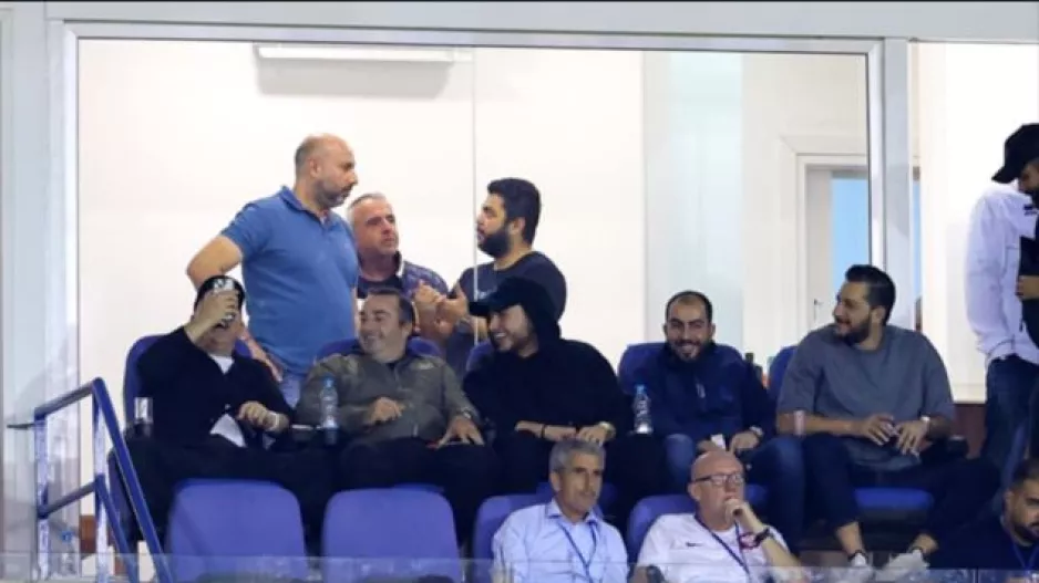 (ΑΝΟ) Στο προεδρικό BOX ο Έλληνας πλοιοκτήτης Χάρης Βαφειάς και Αντώνης Φανιέρος Jr
