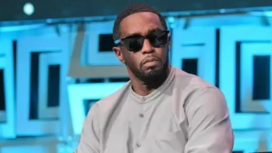 Diddy: Ομοσπονδιακοί εισέβαλαν στο κελί του και άρπαξαν χειρόγραφες σημειώσεις του