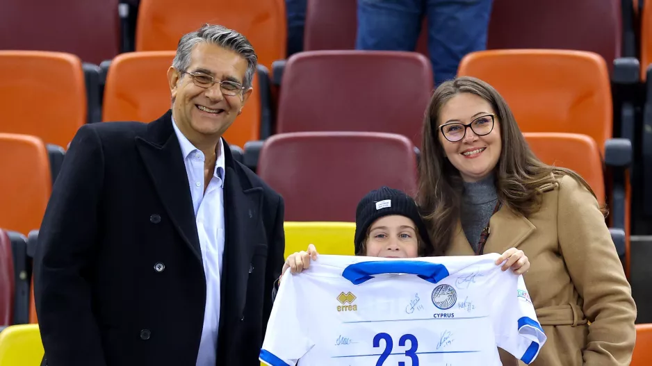 Ο Πρέσβης, δίπλα στην Εθνική!