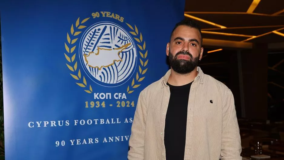 Καμπάνα... στον Αδάμο Ευσταθίου
