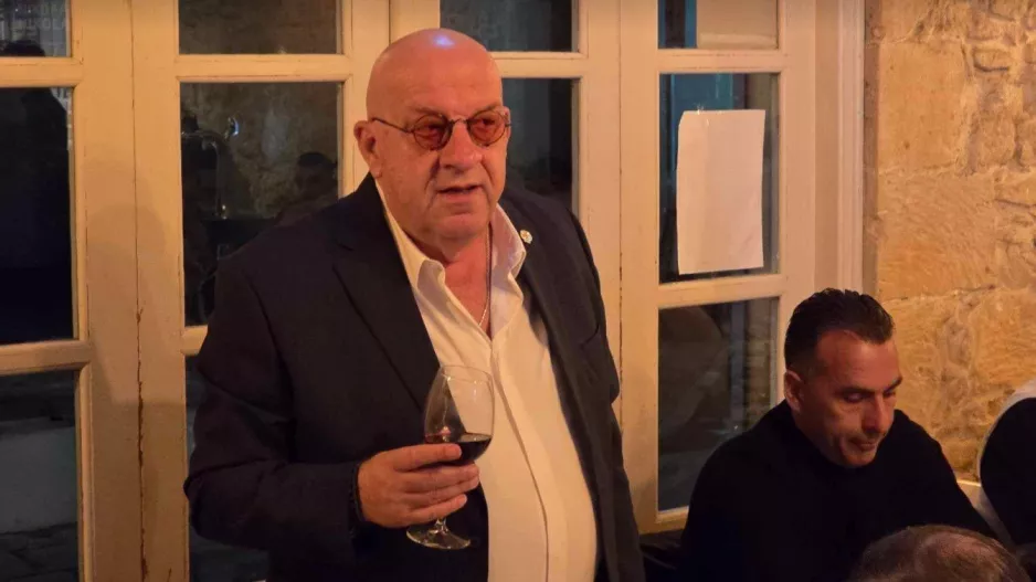 Κούμας... με κρασάκι: "Να στηρίξουμε την Εθνική/Εμένα, βάλλετε μου 24 ώρες το 24ωρο, αντέχω"