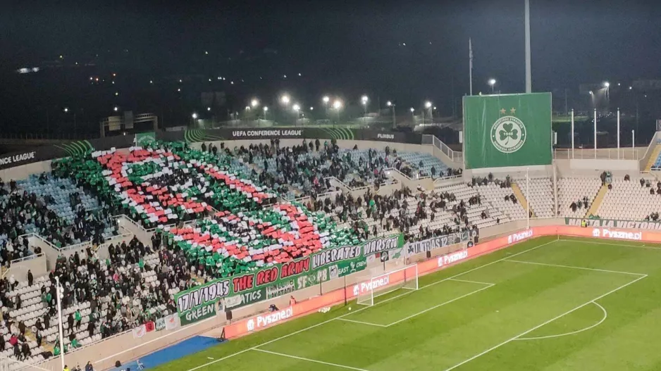 Αντίφα κορεό από Ομονοιάτες / ''Ο κόκκινος στρατός ελευθέρωσε την Βαρσοβία'' 