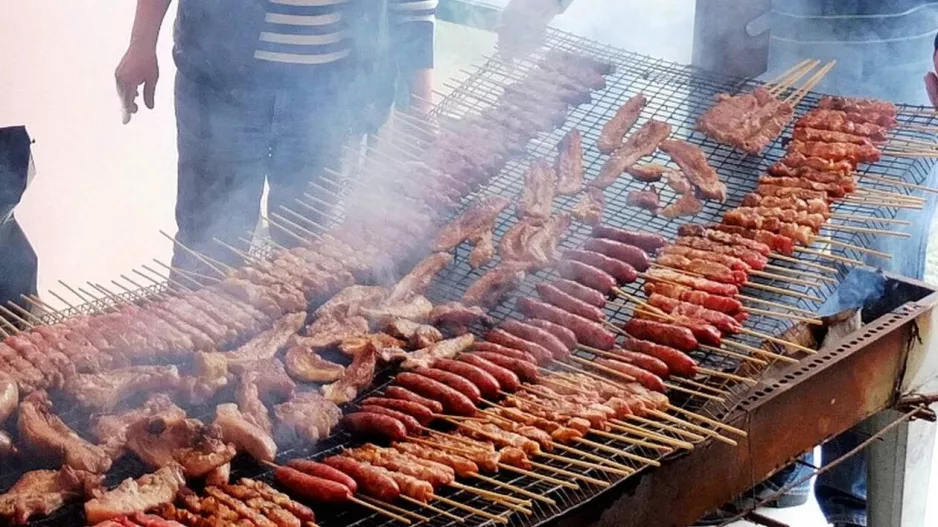 ΜΥΡΙΖΕΙ... Τσικνοπέμπτη!