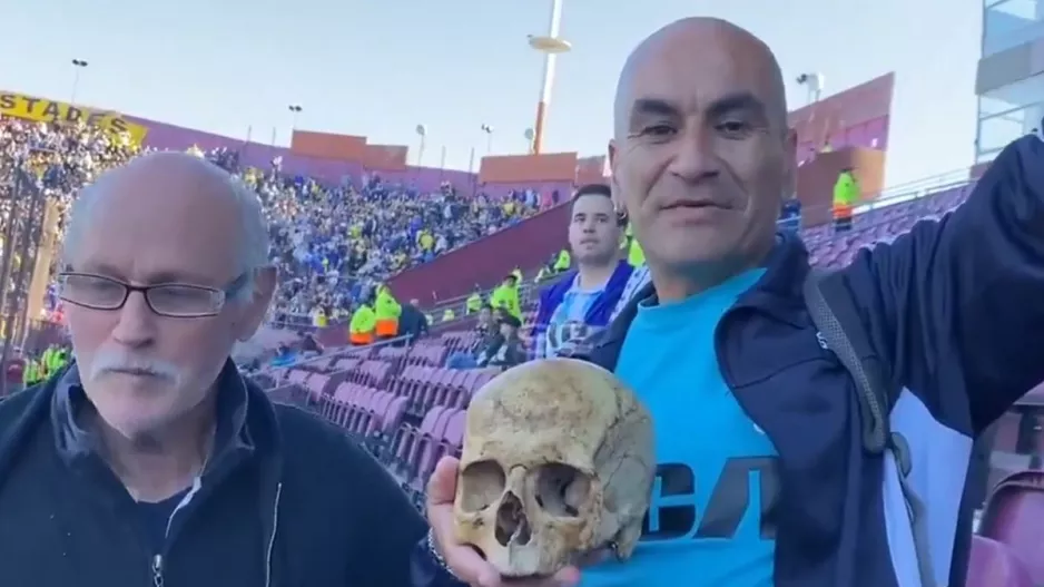 Ξέθαψε το κρανίο του παππού και το πήρε μαζί του στον τελικό!