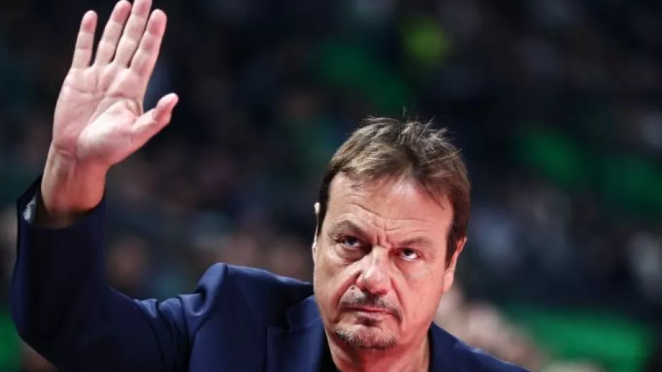 Έξαλλος ο Αταμάν: Time out και τριπλή αλλαγή σε... 44''!