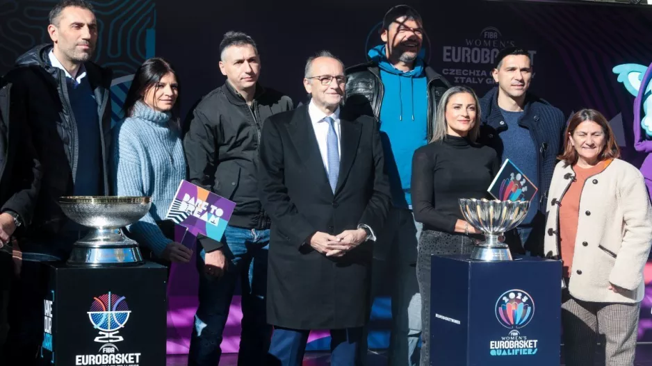Τα τρόπαια του Eurobasket στην πλατεία Αριστοτέλους
