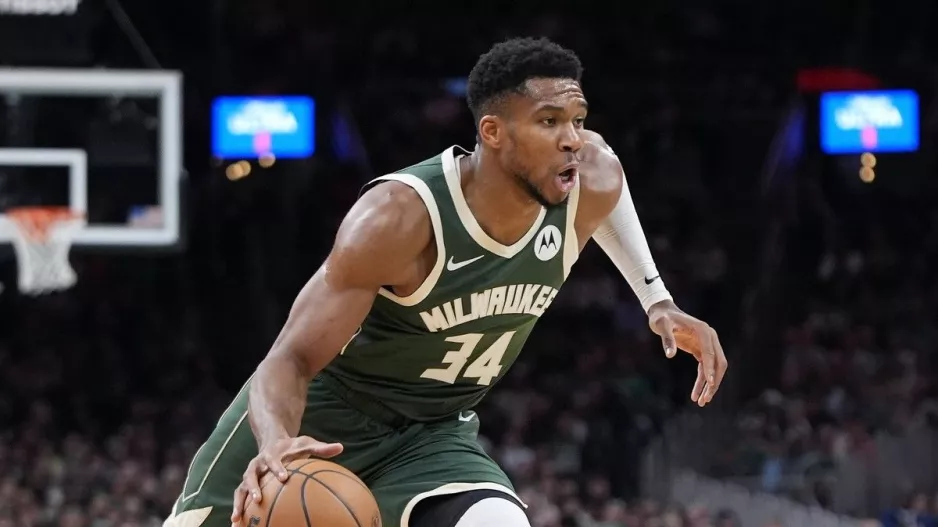 Το NBA ανακοίνωσε ότι ο Γιάννης πάτησε εκτός γηπέδου πριν από το νικητήριο καλάθι του Λίλαρντ κόντρα στους Ρόκετς