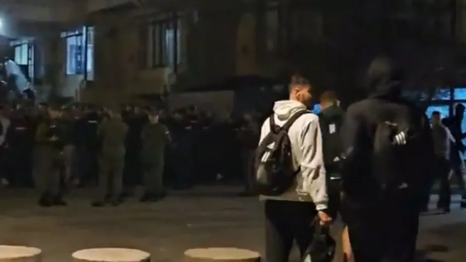 (Βίντεο) Οπαδοί του Ερ. Αστέρα υποδέχθηκαν τον Παναθηναϊκό με υβριστικά συνθήματα