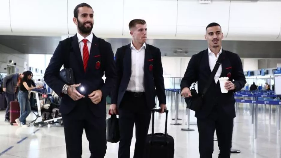 Ολυμπιακός: Αναχώρησε με Έσε, Τσικίνιο για Βουκουρέστι – Στην αποστολή Βέλντε, Γουίλιαν