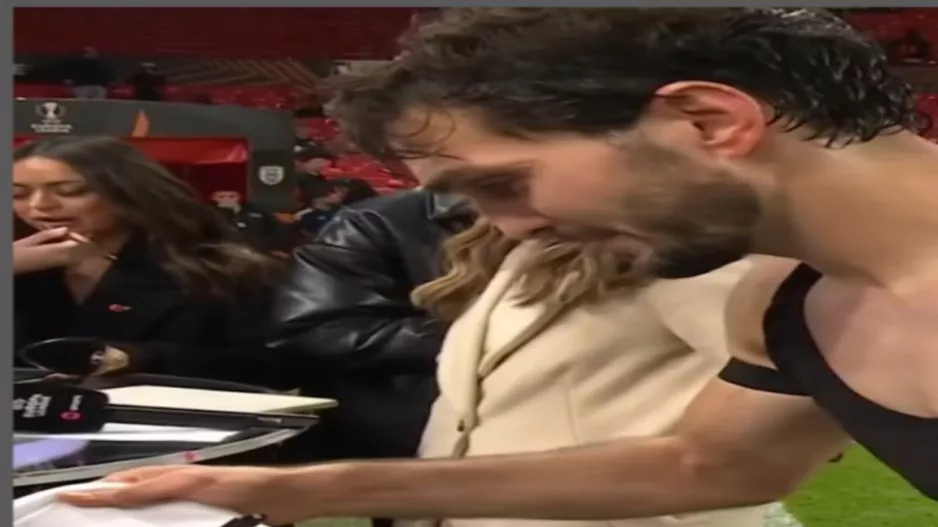  Ο Οζντόεφ ζήτησε αυτόγραφο από θρύλο της Μάντσεστερ Γιουνάιτεντ μετά το τέλος του αγώνα