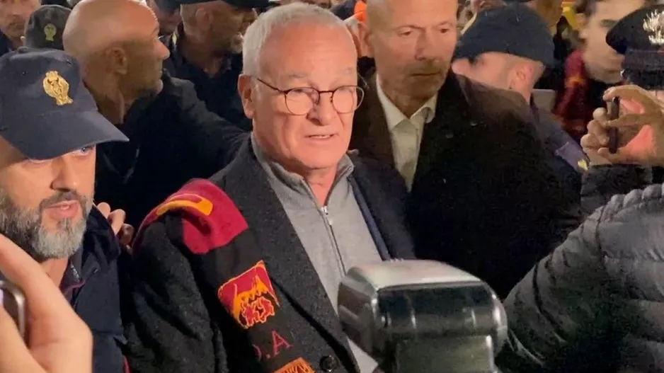 Ο Ρανιέρι έφτασε στην Ρώμη και αποθεώθηκε στο αεροδρόμιο (Βίντεο)