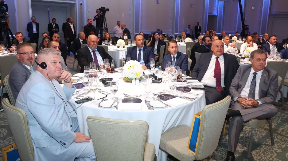 ΑΥΤΟ είναι το... τραπέζι των ομάδων στην εκδήλωση της ΚΟΠ