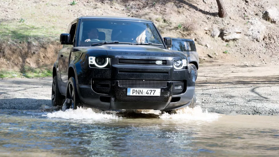 Μοναδική Defender Luxury Off-Road Εμπειρία από τον Όμιλο Πηλακούτα