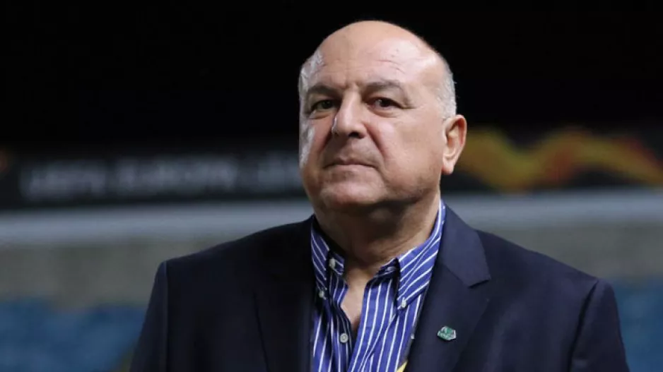 "Προς τιμήν του κ. Καραπατάκη μας κάλεσε στο γραφείο του…"
