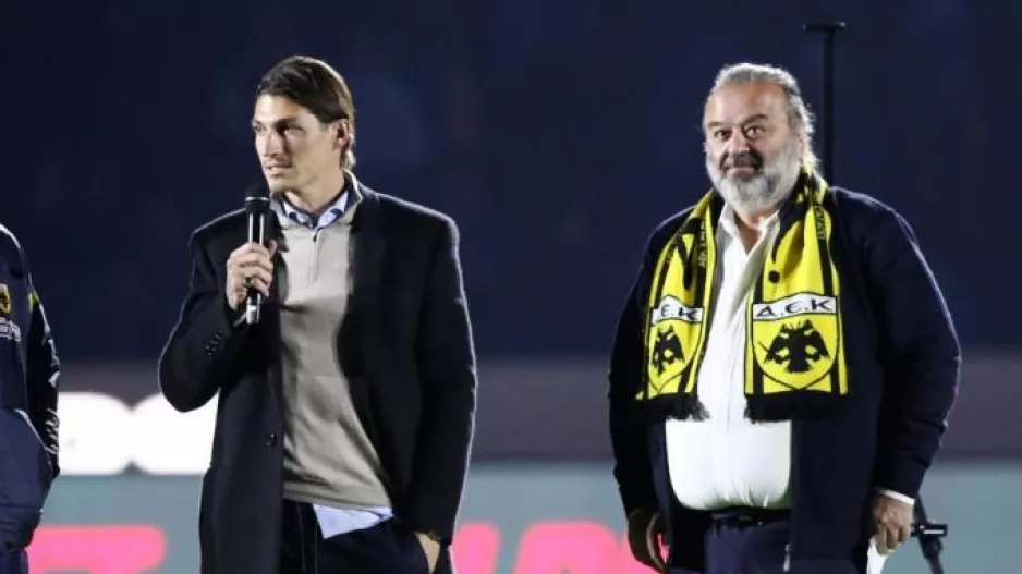 Η ΑΕΚ τίμησε τον Τσούμπερ και η Ν. Φιλαδέλφεια… υποκλίθηκε!