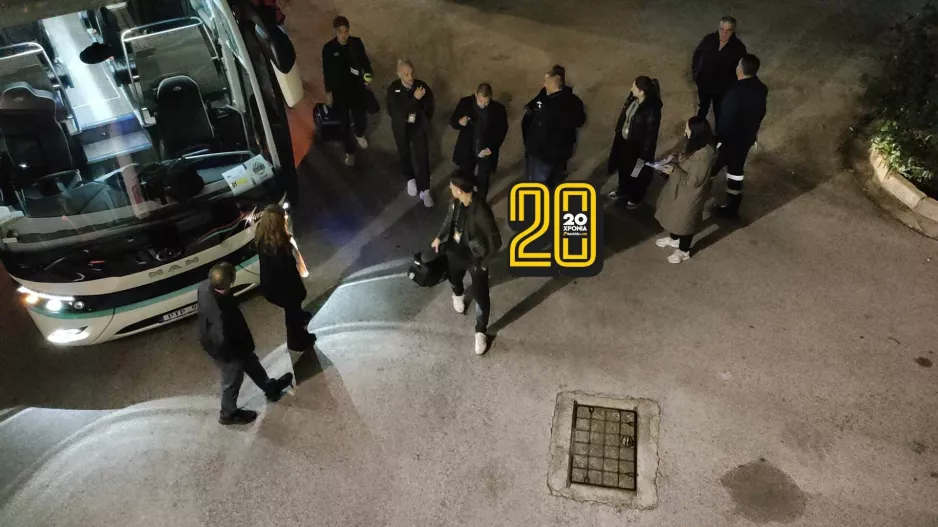 Η άφιξη της αποστολής της Rapid Wien (φώτος Kerkida)