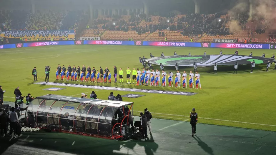 (Βίντεο Kerkida) Η είσοδος στο "Republican Stadium"