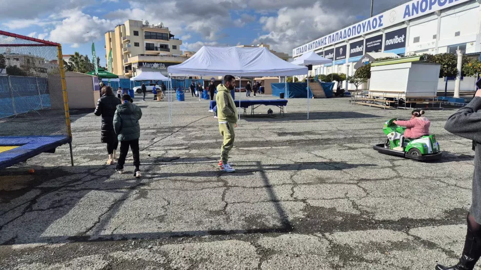 Άρχισε και μαζεύεται κόσμος