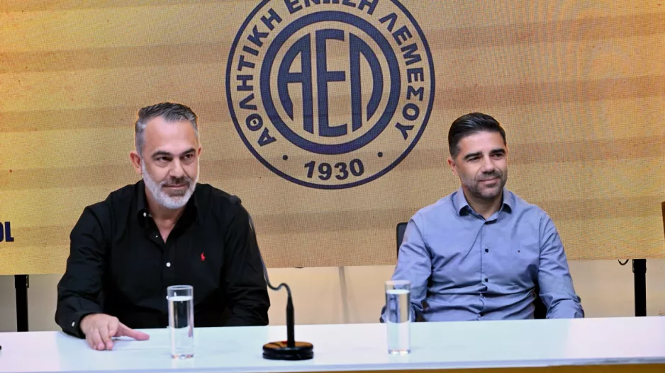 ΠΛΑΝΟ Σατσιά με στροφή στο... εξωτερικό 