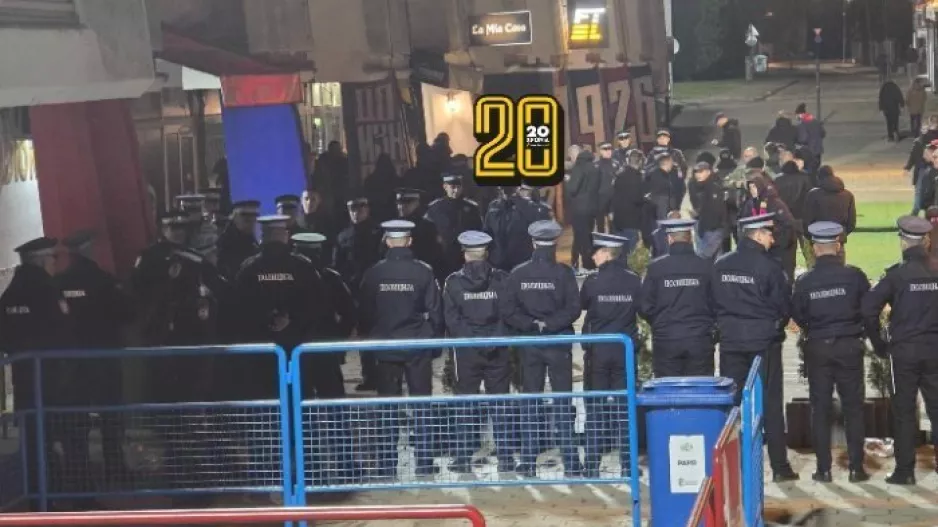 ΕΞΩ... από τα αποδυτήρια!
