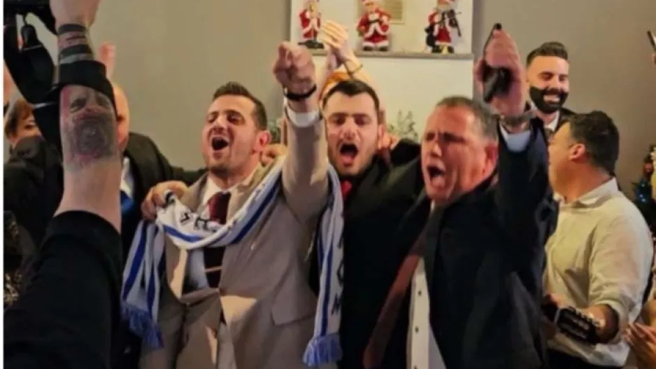 Πριν την εκκλησία, "γύρω μου φωτιές" (Βίντεο)