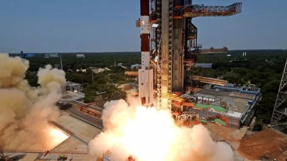 Ινδία: Η διαστημική υπηρεσία ISRO εκτόξευσε την πρώτη αποστολή της στο διάστημα