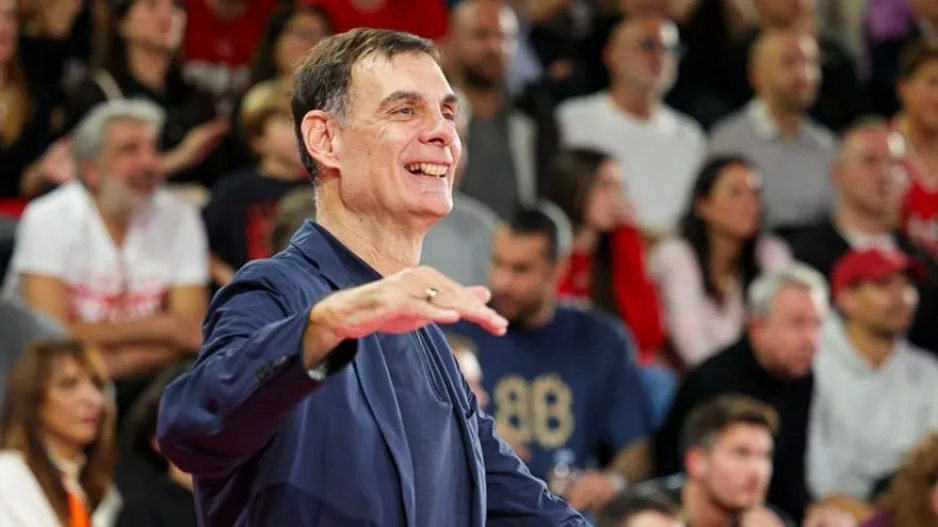 Μπαρτζώκας: «Μειώνονται οι επιλογές στη θέση του σέντερ - Έβαλε ορό ο Βεζένκοφ για να έχει δυνάμεις»