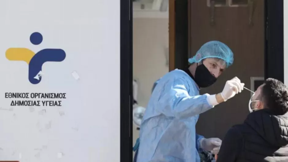 Καλπάζει και πάλι ο κορωνοϊός: 577 νέες εισαγωγές με COVID-19, 6 διασωληνώσεις και 24 θάνατοι