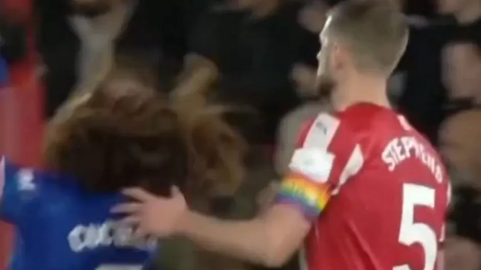 Ο Στίβενς αποβλήθηκε αφού τράβηξε τα μαλλιά του Κουκουρέγια