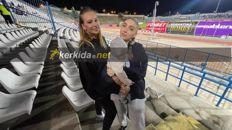 Η Λίζα χαμογελάει...